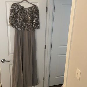 Stunning Gray Adrianna Papell Ballgown: Size 14